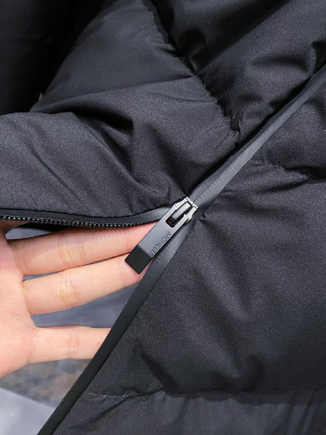 FW2025秋冬新款羽绒服。柜子在售款，一件难求。采