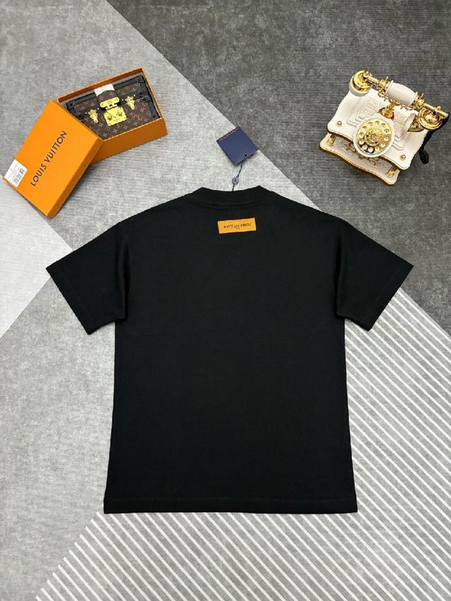 高支高密双纱300克超舒适纯棉面料，整体的触感舒适，亲肤效果也是极佳