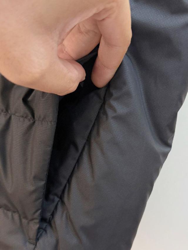 ⬆️PRADA 科技皮膜羽绒马甲.此款衣服面料为24最新