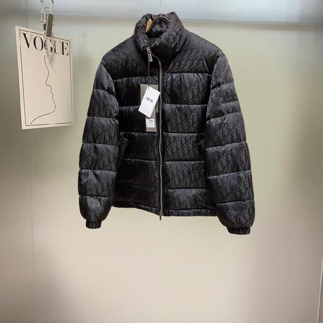 2025秋冬新款羽绒服。这款号称羽绒服届最贵的，全部90绒的