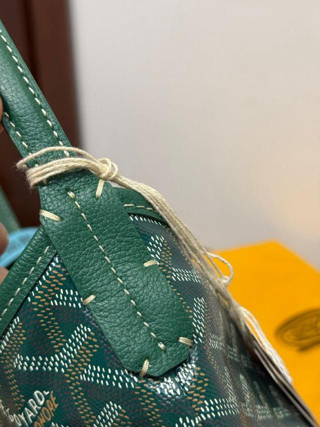 mini hobo实物大小刚好有拉链+子袋 比一般的小包刚好都大一圈