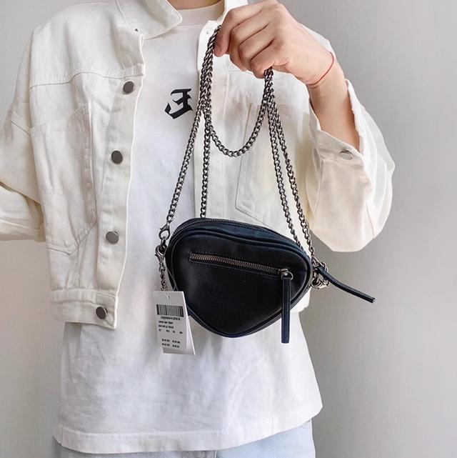 義大利品牌Subdued 立體剪裁心型斜背包#03/05