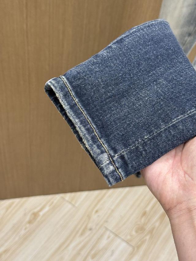 牛仔裤  独家隆重推出  原版定制高端品质面料  版型修身剪裁