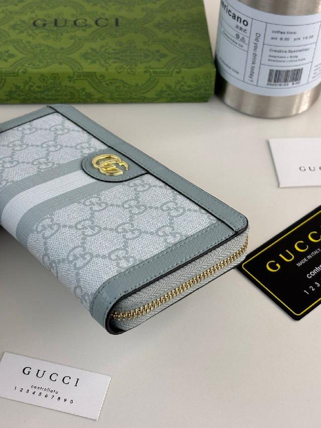 采用GG Supreme高级PVC面料 配以标志性双G 五金唛头