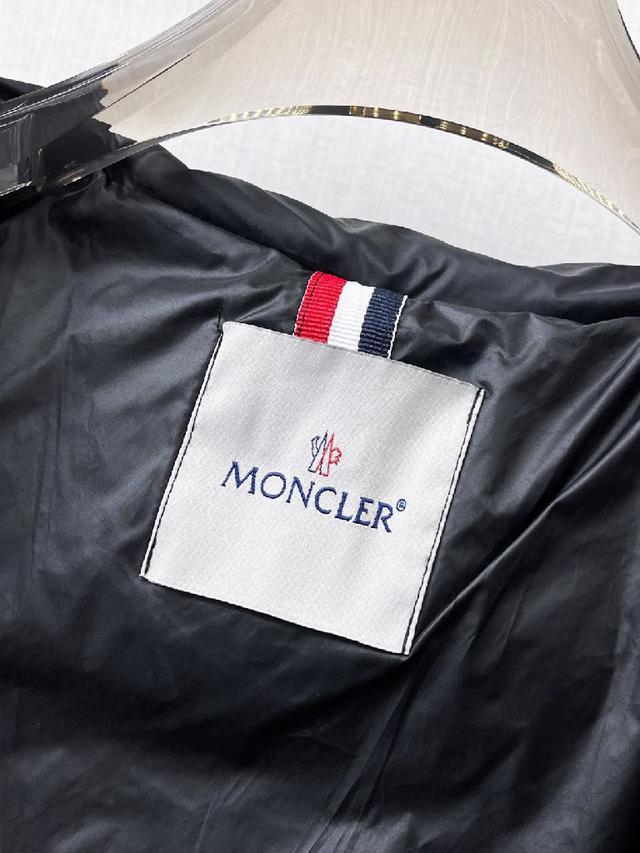 官网款2025秋冬新款羽绒服。这款号称羽绒服届最高端的