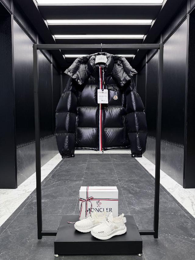 Montbeliard羽绒夹克采用标志性的nylon