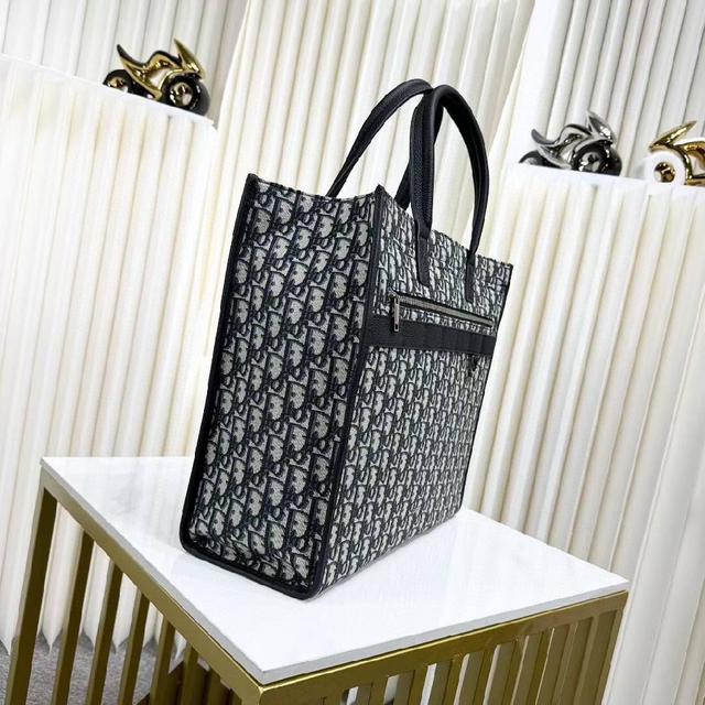 米色 Oblique 印花面料和粒面牛皮革 正面饰以 Dior 标志
