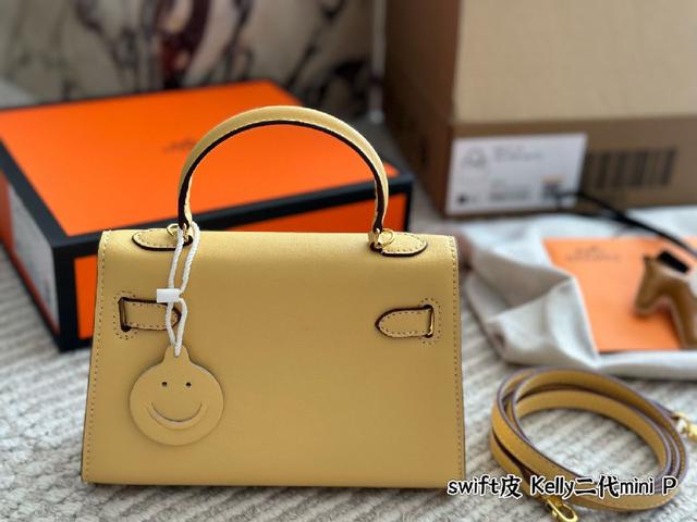 爱马仕mini kelly-代，真的太香了，属于日常休闲跟女人味都可以驾驭