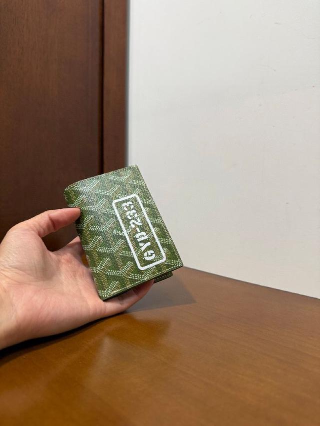 mini hobo实物大小刚好有拉链+子袋 比一般的小包刚好都大