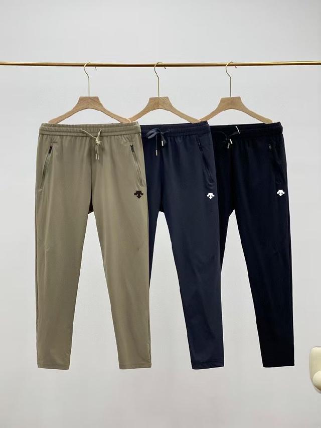 迪桑特熟悉的tough面料绝对市场独有，吸湿排汗功能那更加必须！面料亲肤舒爽