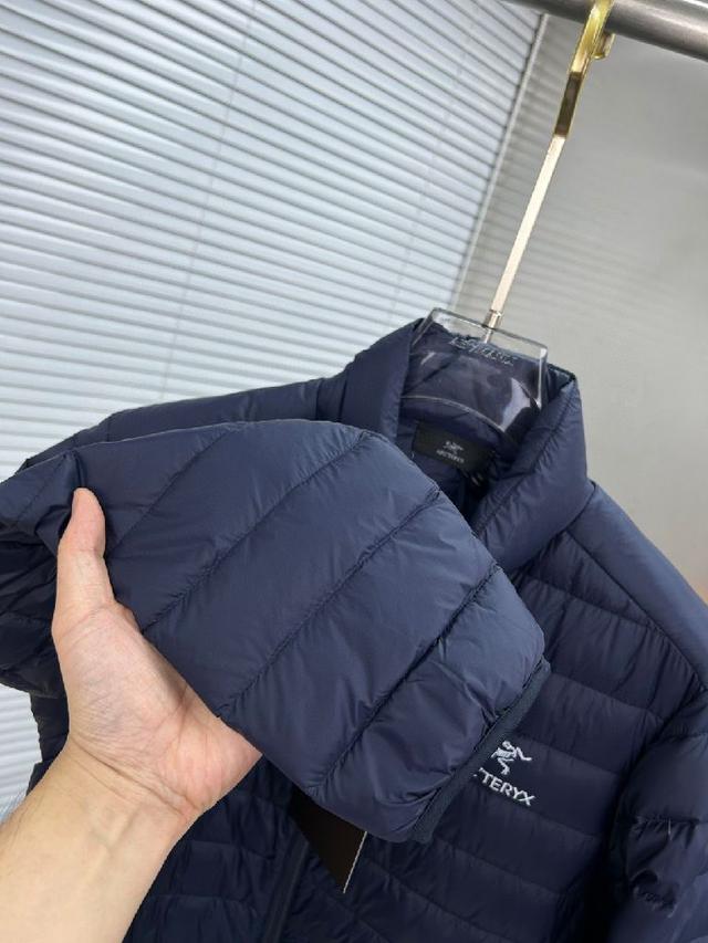 高品质羽绒服极度防寒 顶级的设计 让整件羽绒服更为