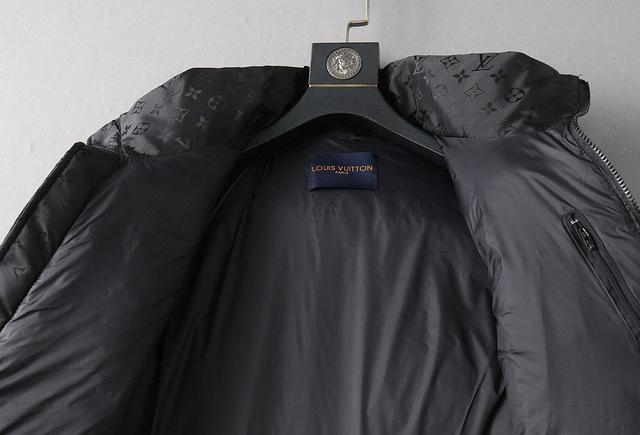 款羽绒90白鸭绒外套，秀场新品‼品相非常完美，