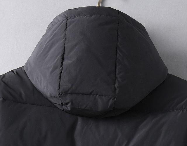 新款羽绒服。这款号称羽绒服届最贵的，全部90绒的