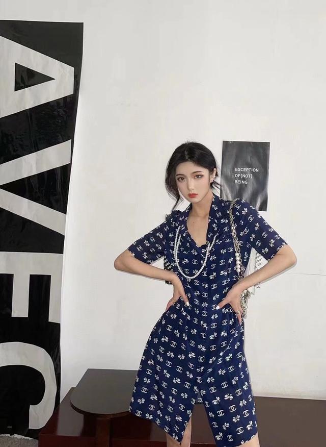 香奈儿真丝连衣裙