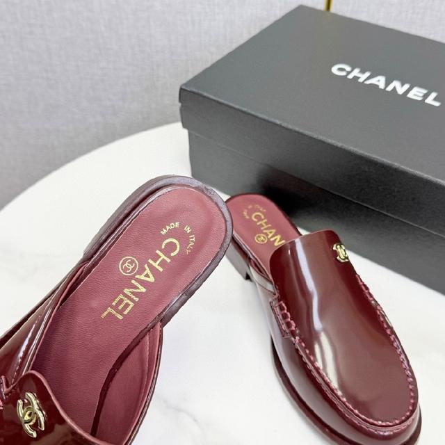 回归的双C扣设计  特别Vintage 复古味十足