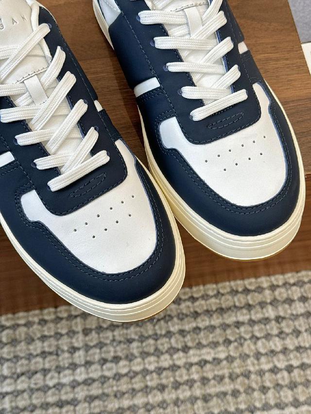 糅合80年代元素，尽显复古风格，舒适起步，同频携行