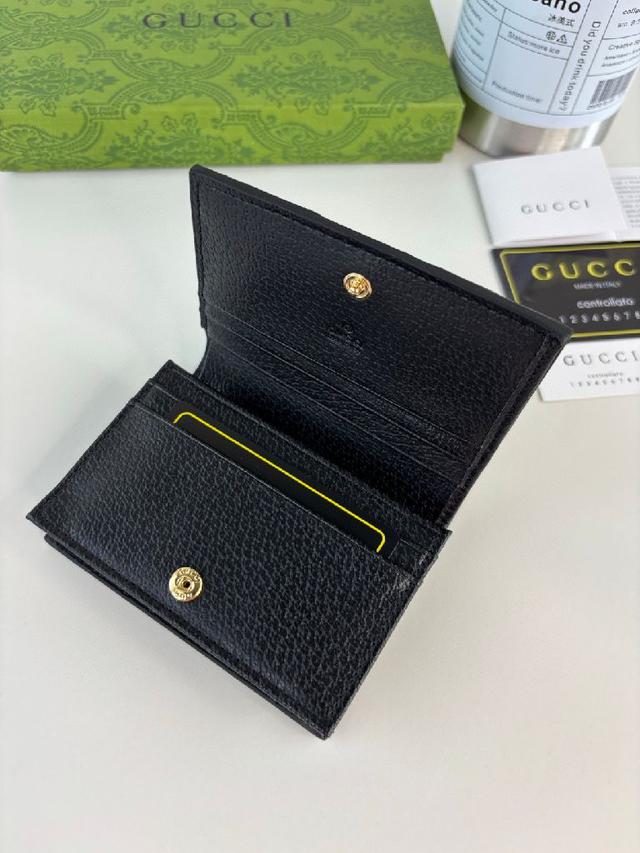 采用GG Supreme 猪纹皮 配以标志性双G 五金唛头，