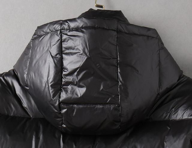 新款羽绒服。这款号称羽绒服届最贵的，全部90绒的。