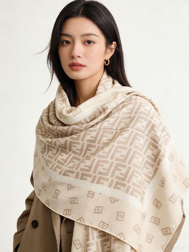 高级感十足的字母CC，和一切经典元素争锋的独一份👍