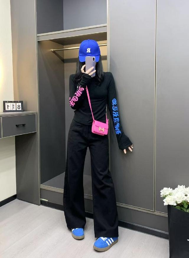 克罗设计恰到好处 胸前马蹄铁logo点缀  后背彩色印花