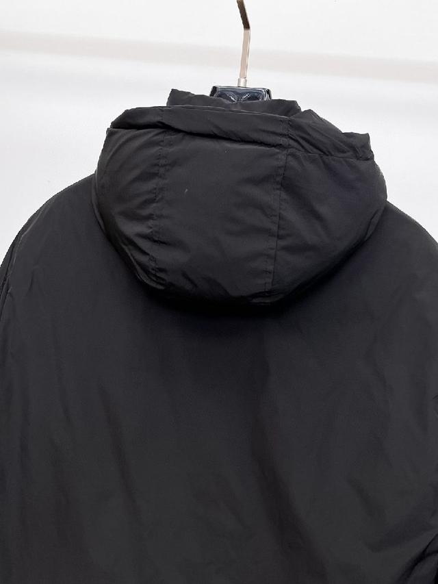 2025秋冬新款羽绒服。这款号称羽绒服届最贵的，全部90绒