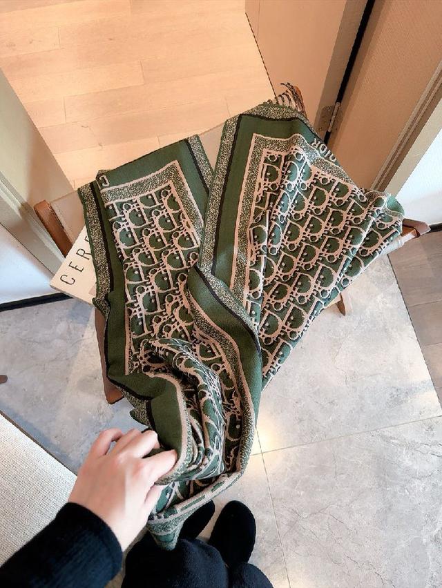 女神及日常都非常好搭配的款😍平时穿搭也非常好搭配