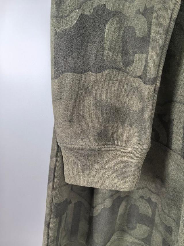这款T恤极简主义设计和精美细节于一身。Oversize饰边引人联想蒂罗尔
