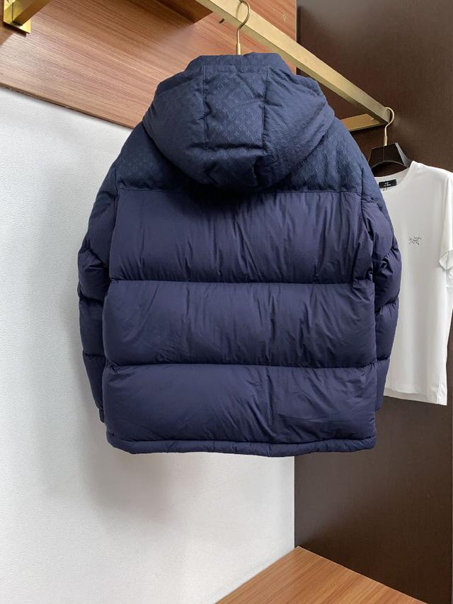 专柜对比 绝对的高品质 采用顶级95白鸭绒 超柔软 充羽量蓬松饱满