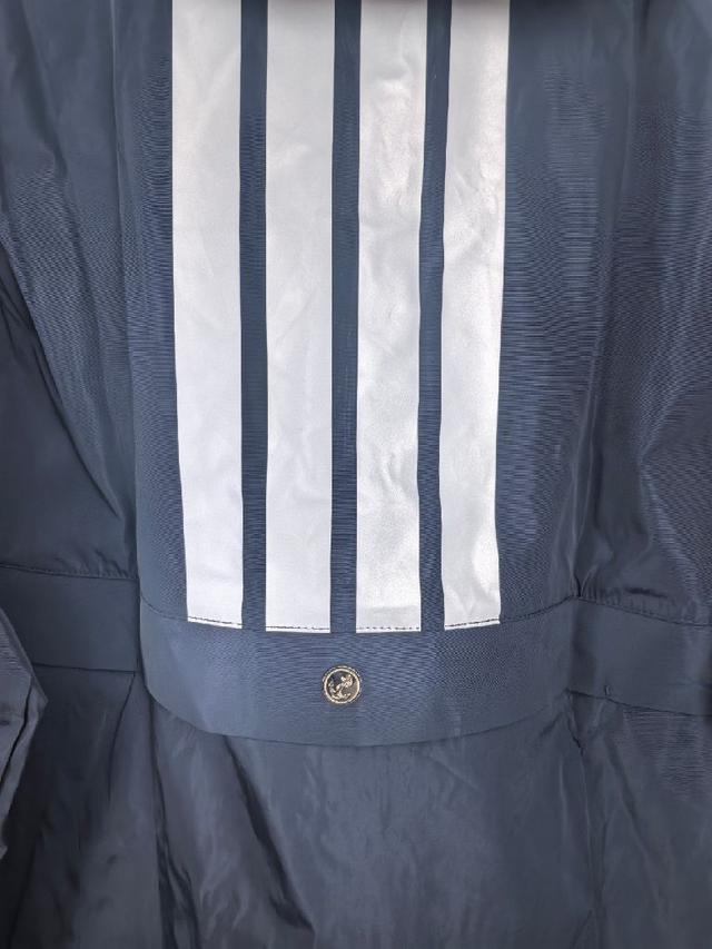 顺滑与垂坠感，贴身穿着如沐春风。少量锦纶加持下，