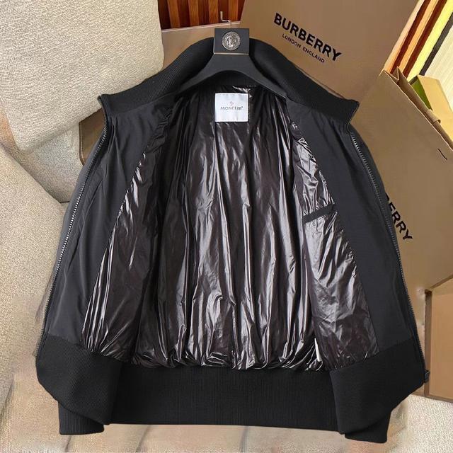 新款羽绒服。这款号称羽绒服届最贵的，全部90绒的