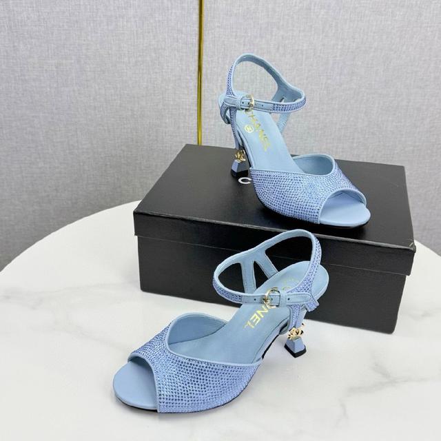 真的强烈推荐‼️这一系列真的太美了‼️ 独特链条蝴蝶结设计👡上脚精致优雅