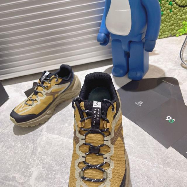 ‬磨网‮防⁠砂‬‎‮布‬‎，能‮止⁠沙‬‎‮石⁠防‬‎进‮鞋⁠入‬‎‮内‬‎，同时备‮具‬‎良