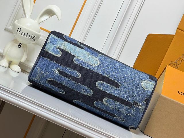 Monogram Empreinte 皮革结合数码印花工艺，