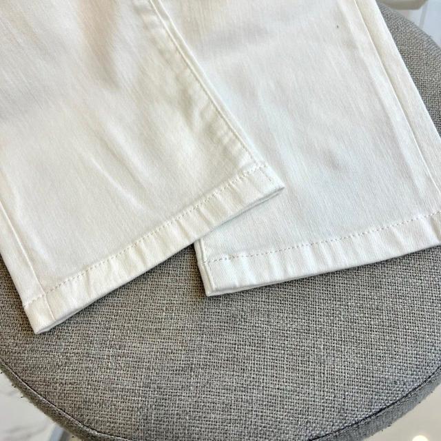 2026春夏新品牛仔裤，以极简酷感重塑日常穿搭！后腰立体压印PRADA字母+三角标，高级感拉满