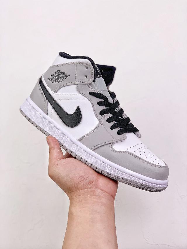 Air Jordan 1 Mid中筒灰白批發價加賴詳談