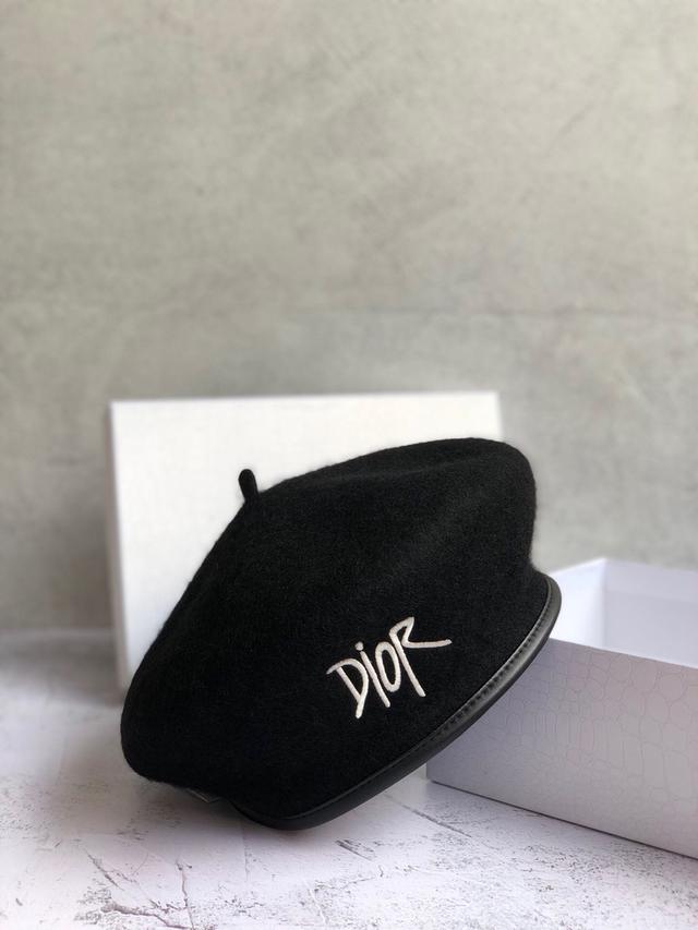 迪奥Dior秋冬走秀款，貂绒贝雷帽，画家帽，设计简单大方，必备单品！佩戴效果很好看