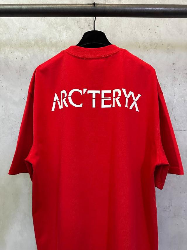 采用高定超重磅全棉双纱紧密新疆棉 克重400克 搭配2*2索罗娜罗纹 420g