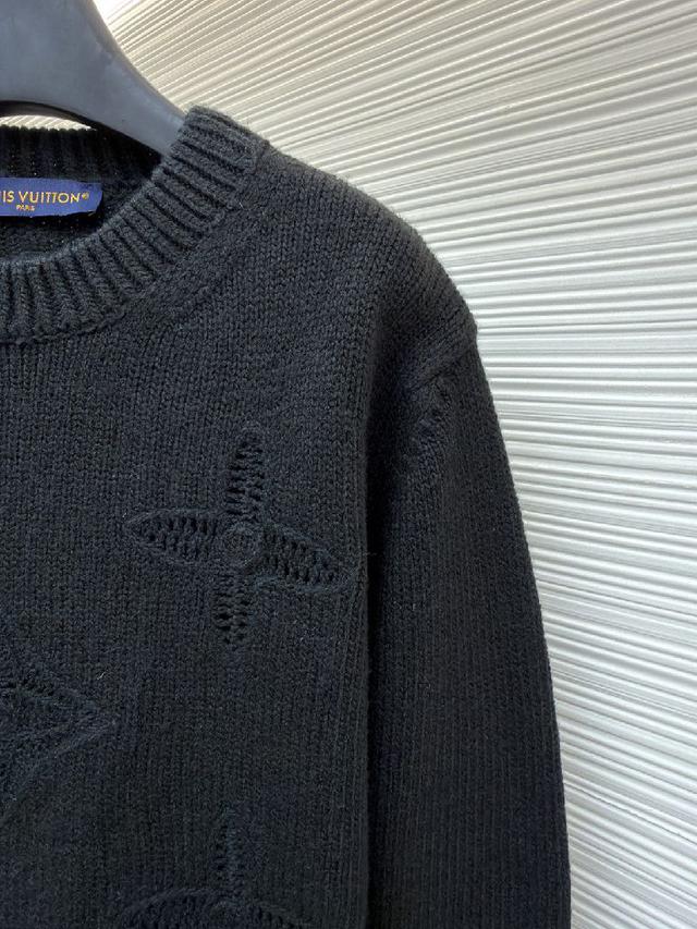 这个破坏细节真的很帅这款水洗牛仔卡车提升了经典的轮廓，