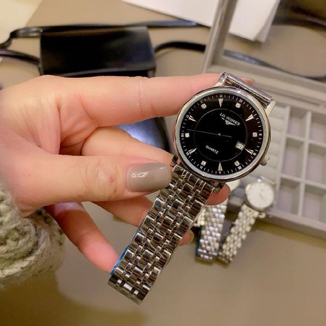 精品情侣腕表 经典三针设计 尊贵大气 绅士风范 卓越品质 热卖全城