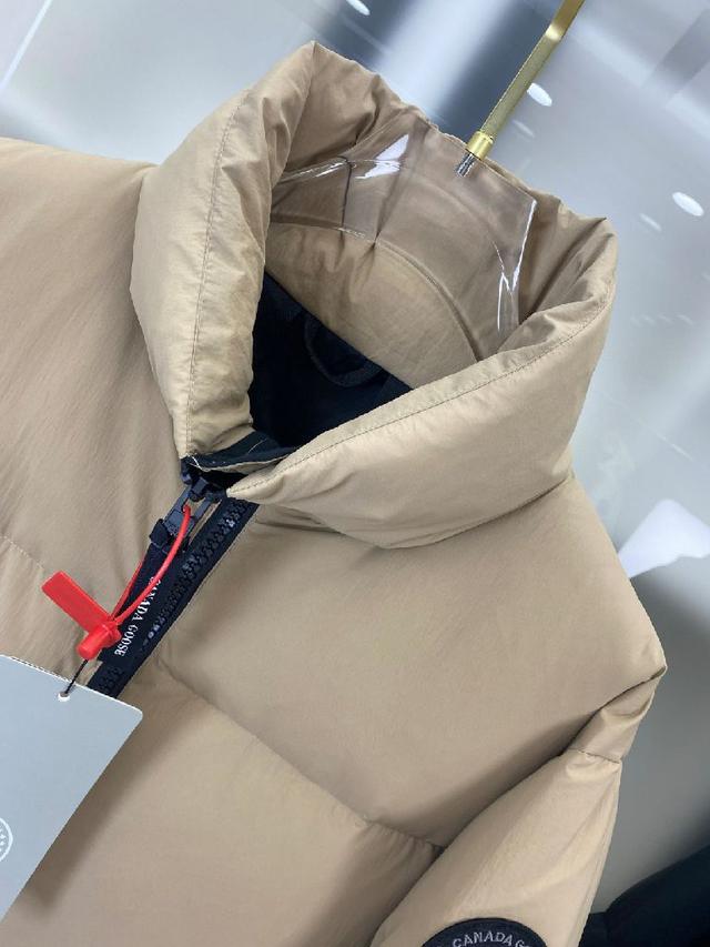 简约又高级	。高品质羽绒填充，保暖力