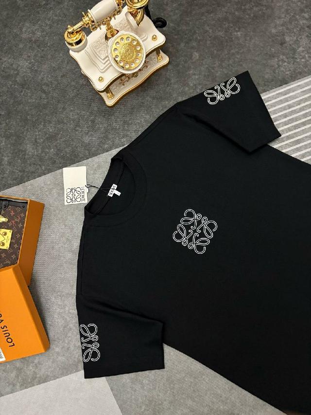 高支高密双纱300克超舒适纯棉面料，整体的触感舒适，亲肤效果也是极佳