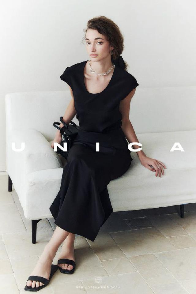 慵懒老钱风短袖西裤套装 T恤版型正肩不仅展现了都市女性