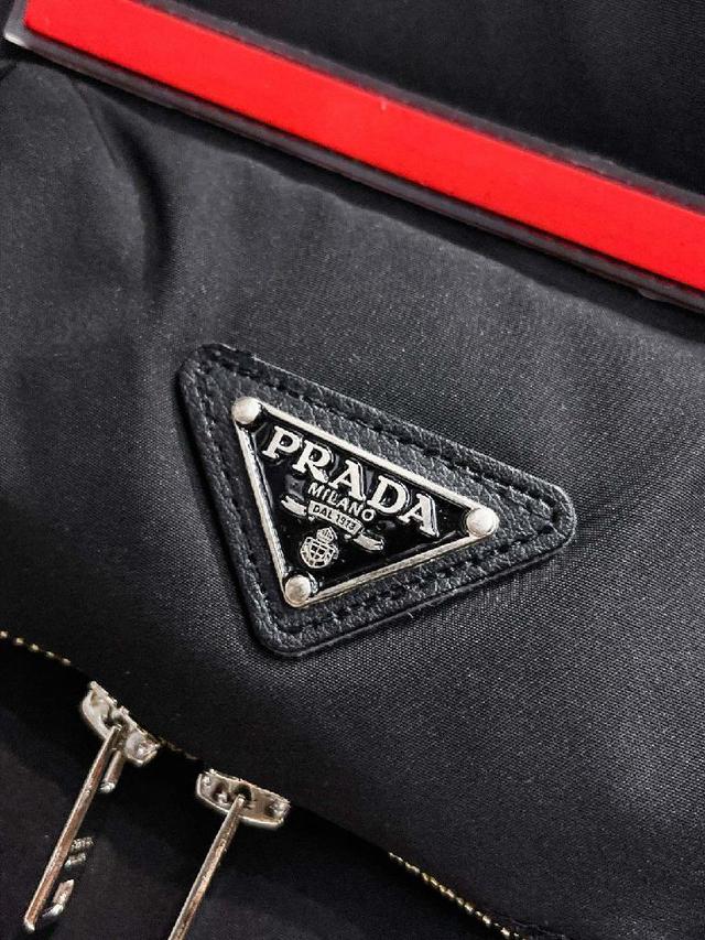 全部90绒的三标齐全带着经典的Logo组合搭配，