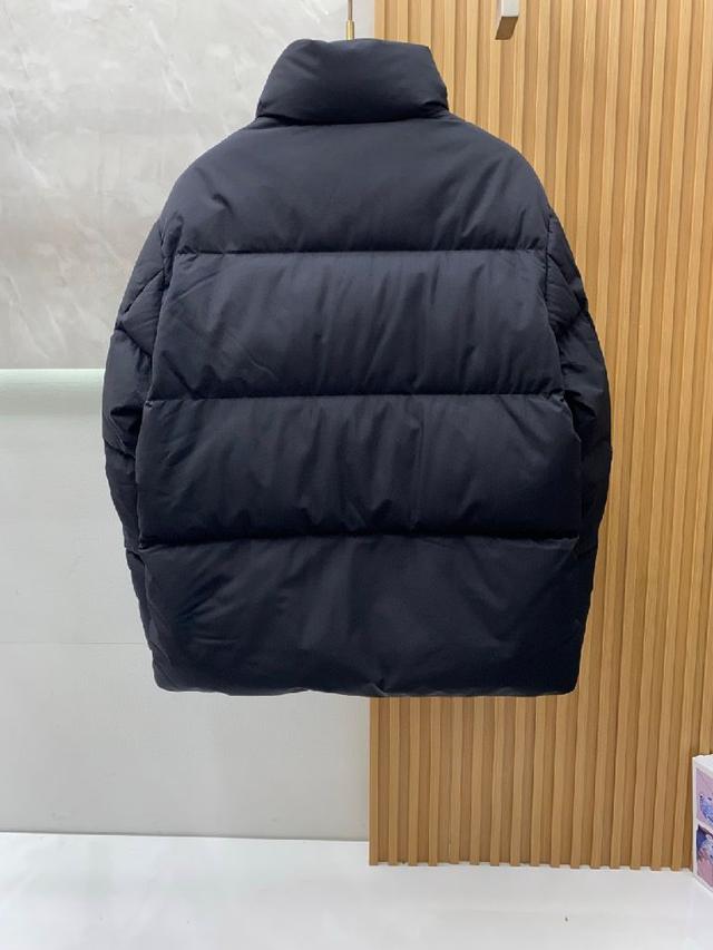羽绒服2025最新款时尚设计师款羽绒外套.处处细节显工