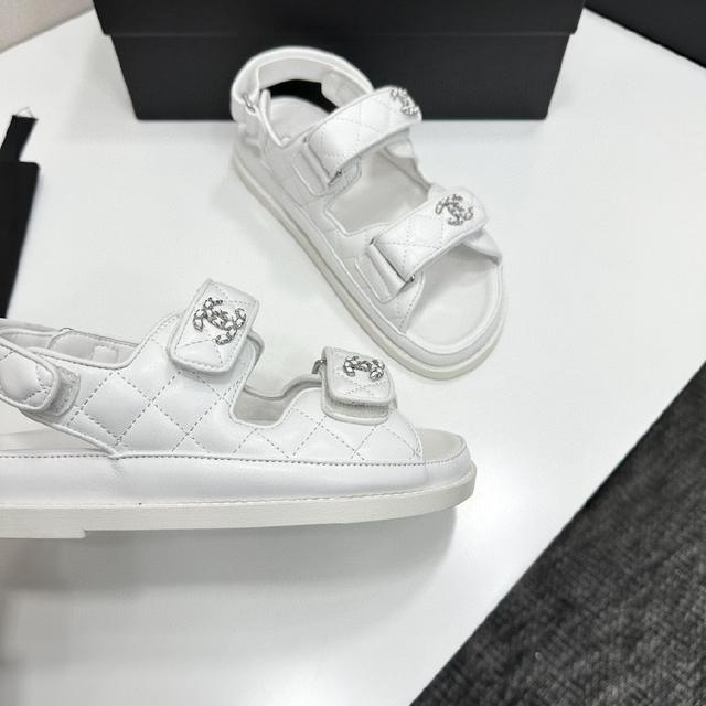 25Ss秋冬新款 羊毛拖鞋‼️ 鞋面经典配搭字母