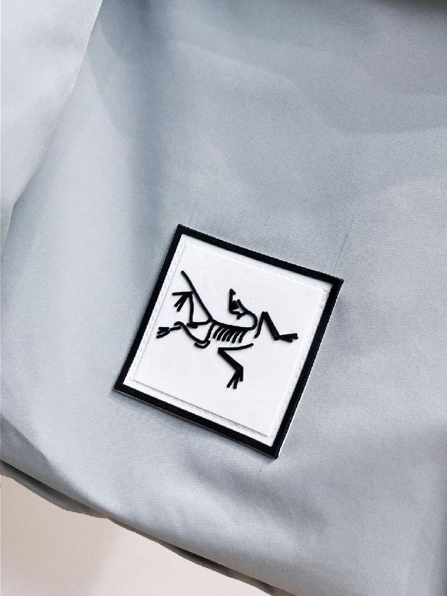 官网款2025秋冬新款羽绒服。这款号称羽绒服届最高端的