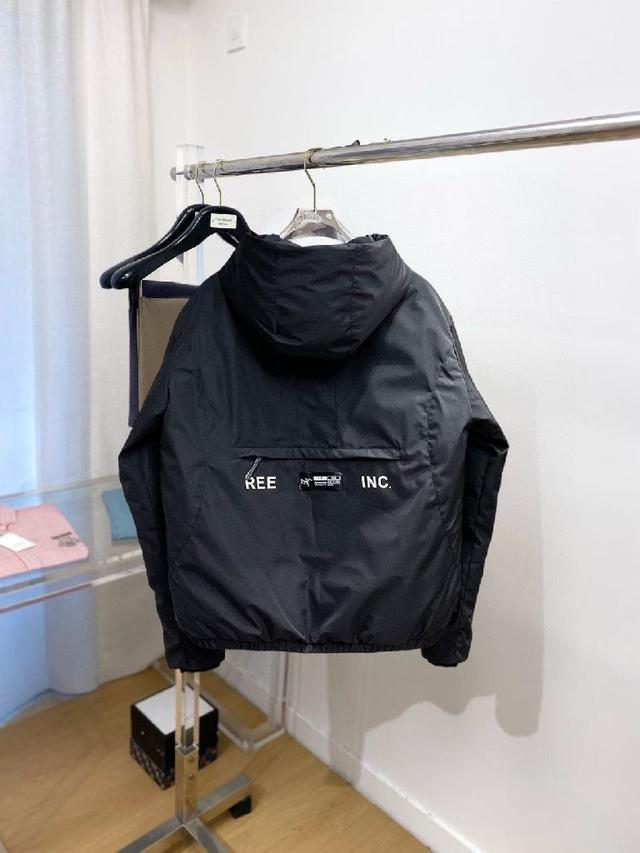 官网款2025秋冬新款羽绒服。这款号称羽绒服届最高端的，全部