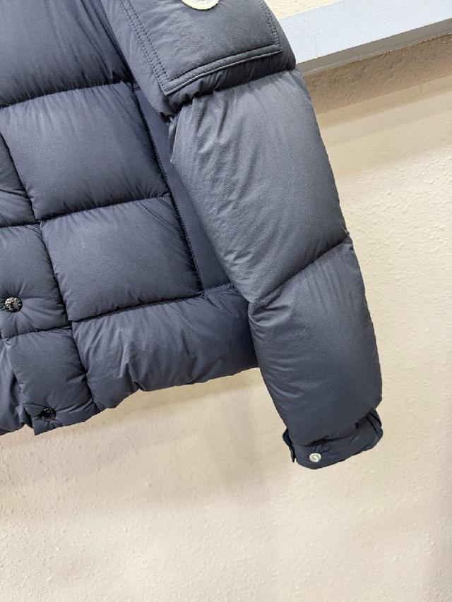 爆款麻将    官网款2025秋冬新款羽绒服。这款号称羽绒