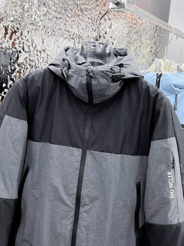 官网款2025秋冬新款羽绒服。这款号称羽绒服届最高端的