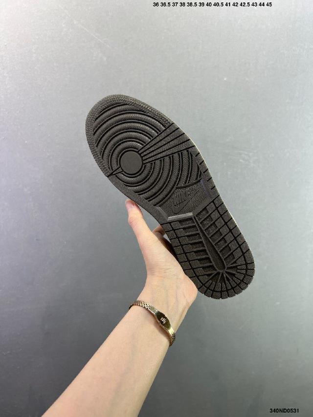 完美品质出货 细节如图所示  鞋面切割工整  冲孔整齐干净